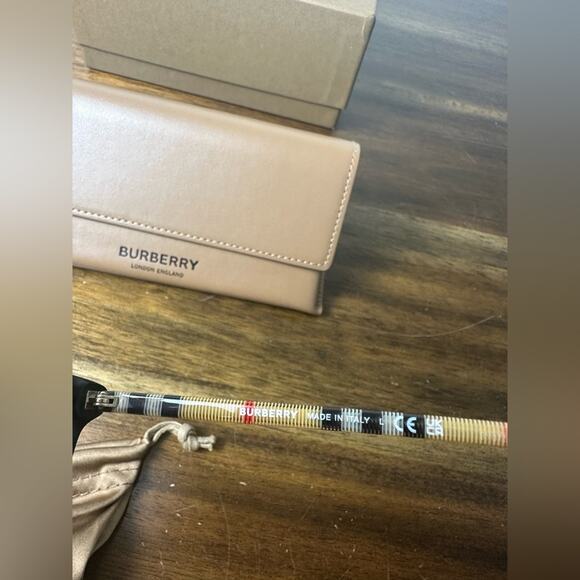 NWB Burberry Nova Check Arm Sunglasses Adjustable Nose Unisex - Picture 3 of 10